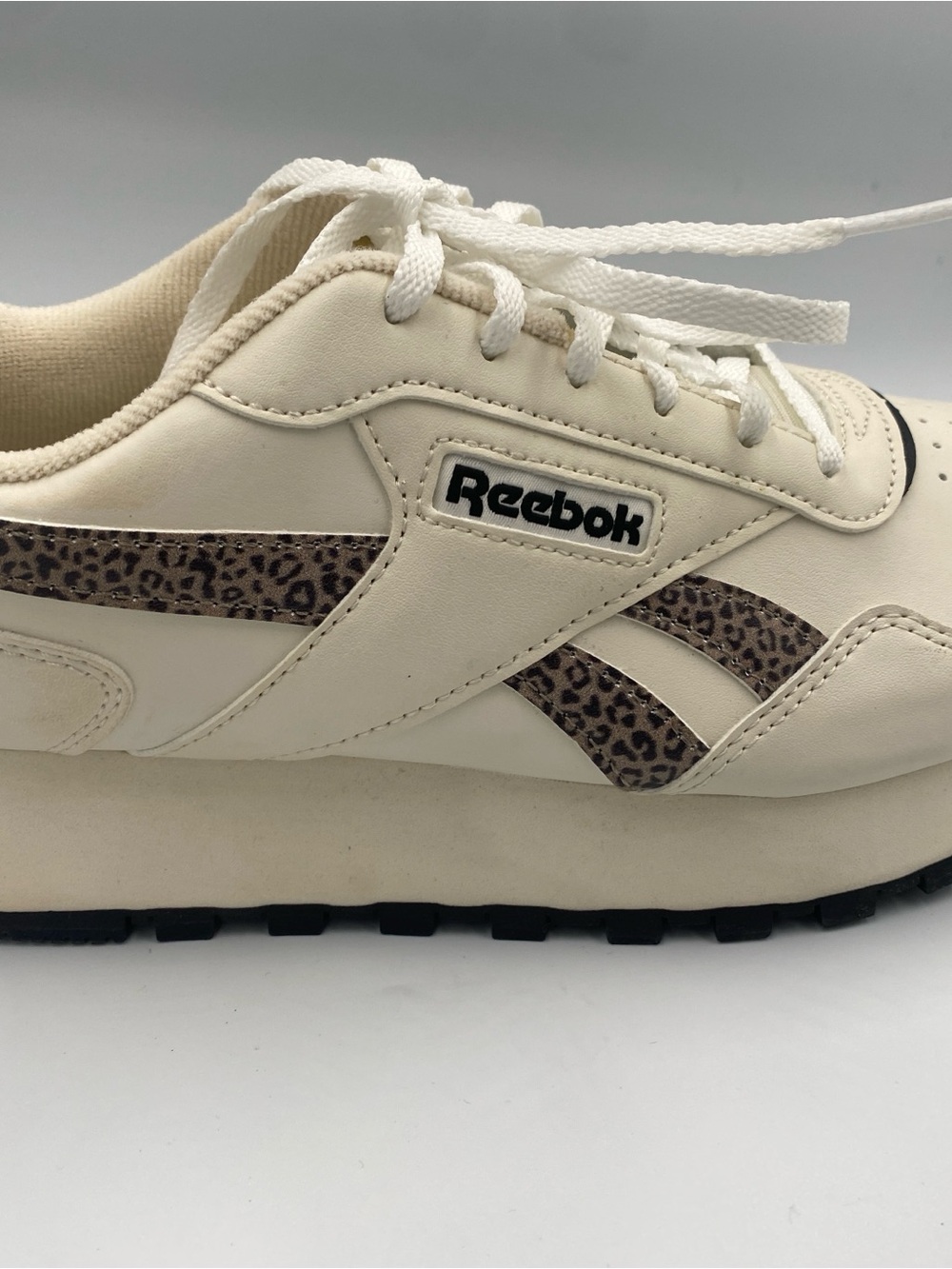 Reebok Women's Platform Sneakers Leopard print striped Size 8.5